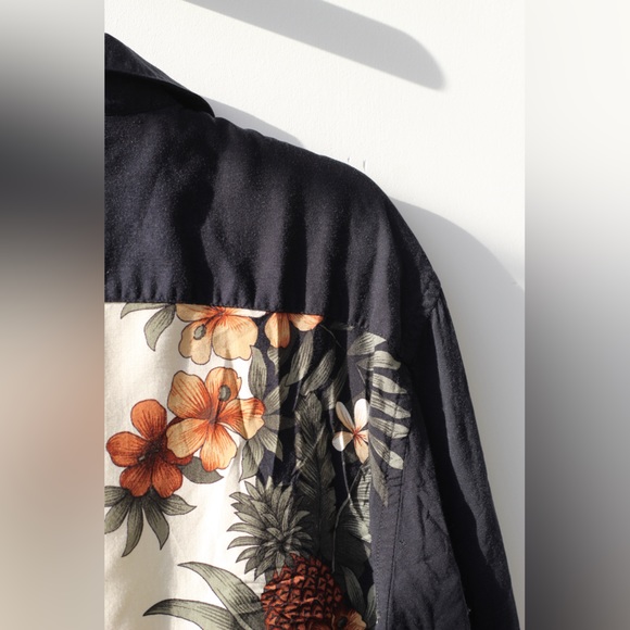 Floral Casual Button Down - Picture 5 of 8